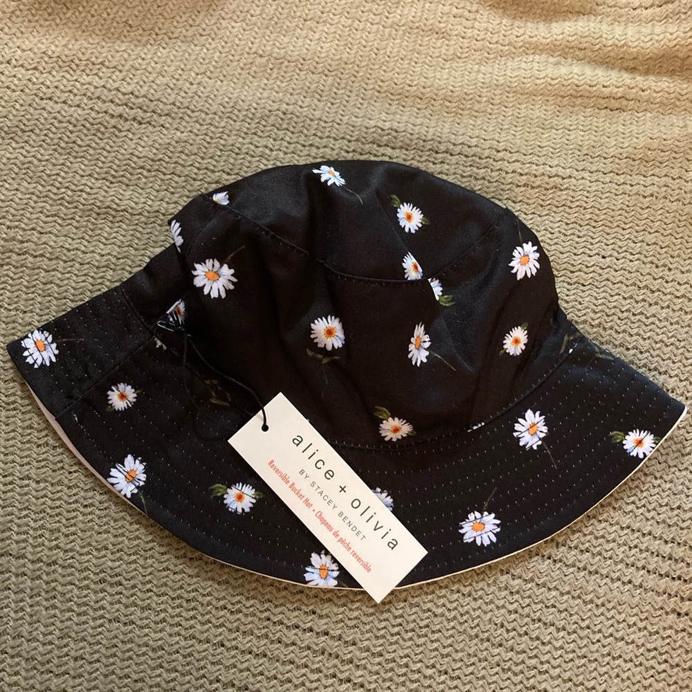 Alice + Olivia black daisy reversible bucket hat